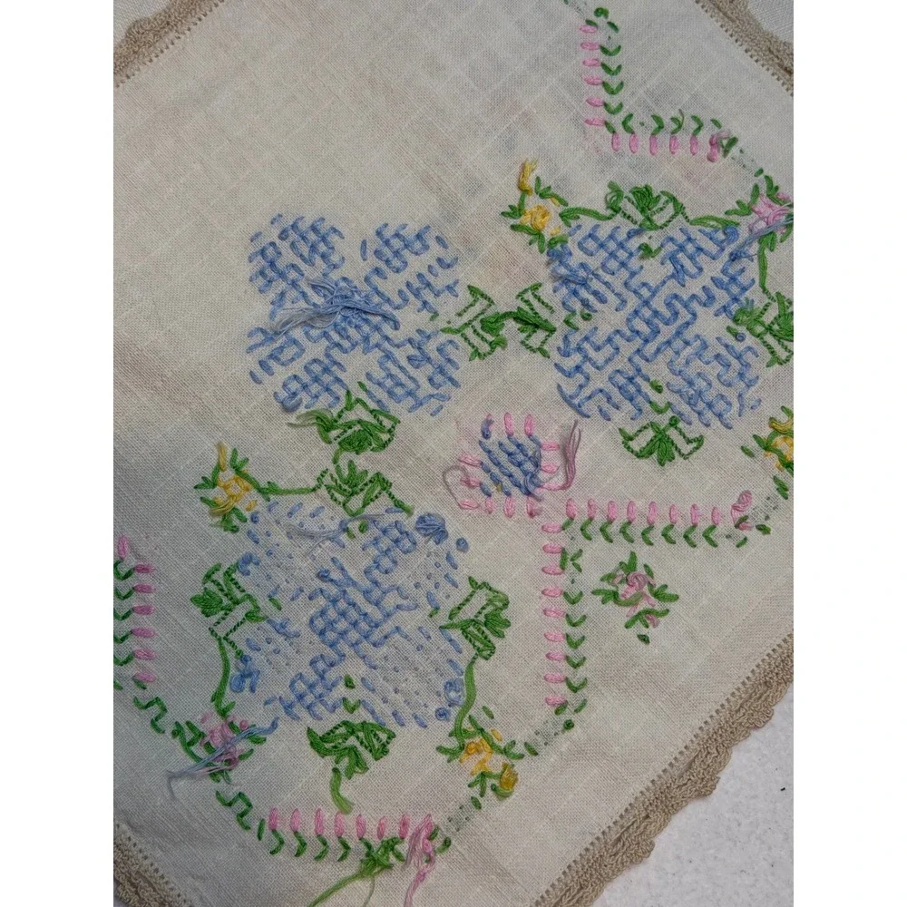 Vintage‎ Hand Embroidered Linen Set Floral Cross Stitch Crochet Lace 3 Piece Lot